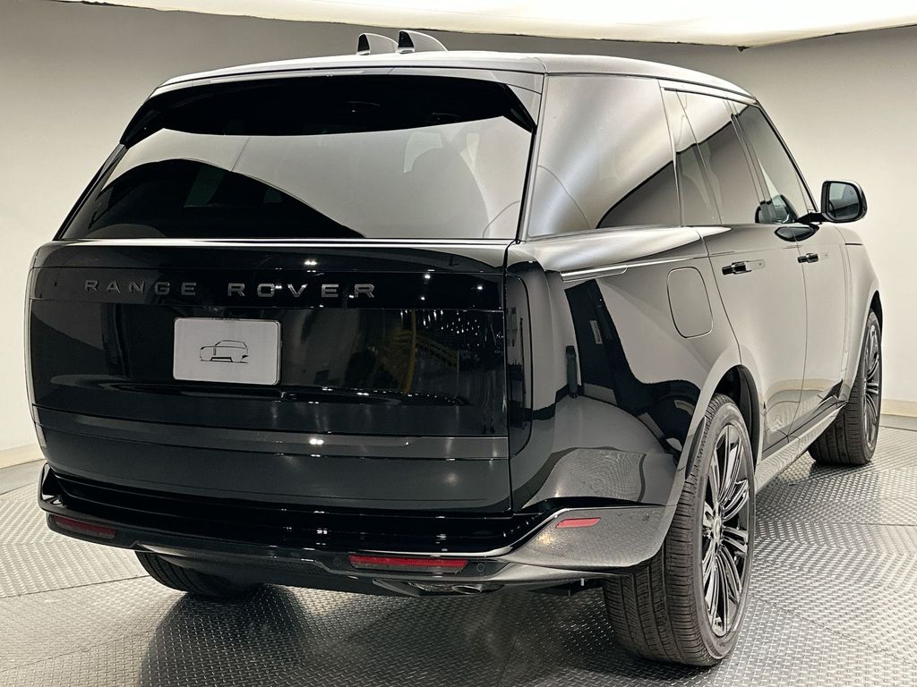 2025 Land Rover Range Rover SE photo 2