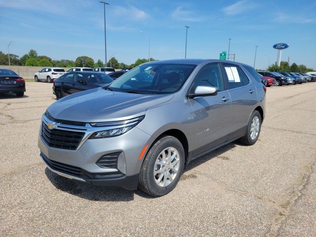 2024 Chevrolet Equinox LT photo 3