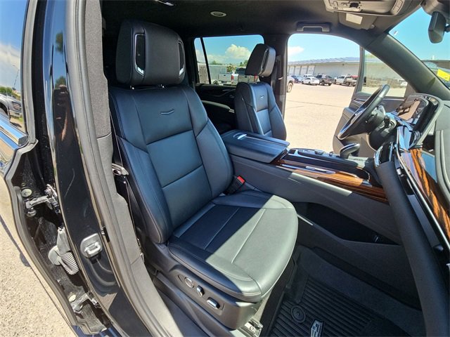 2023 Cadillac Escalade ESV Luxury photo 9