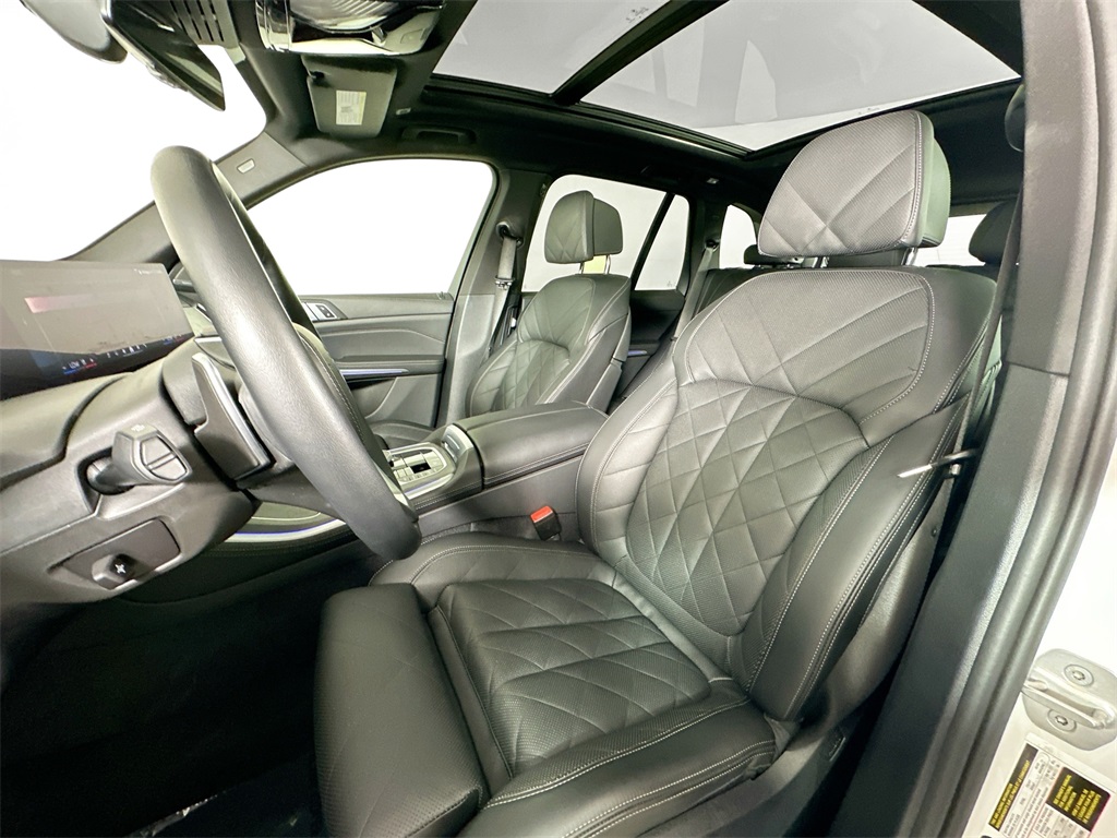 Used 2024 Mineral White Metallic BMW xDrive40i image 11