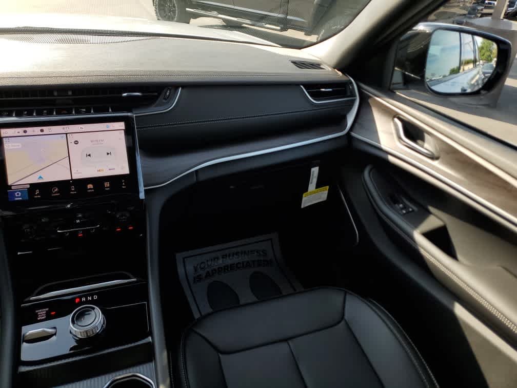 2025 Jeep Grand Cherokee Limited photo 16
