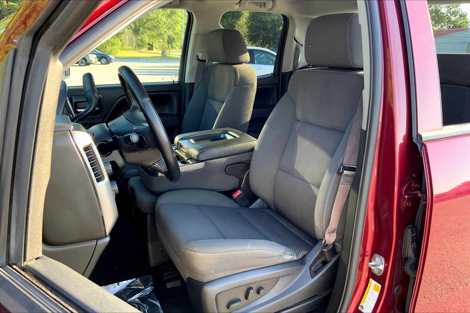 2017 Chevrolet Silverado 1500 LT photo 7