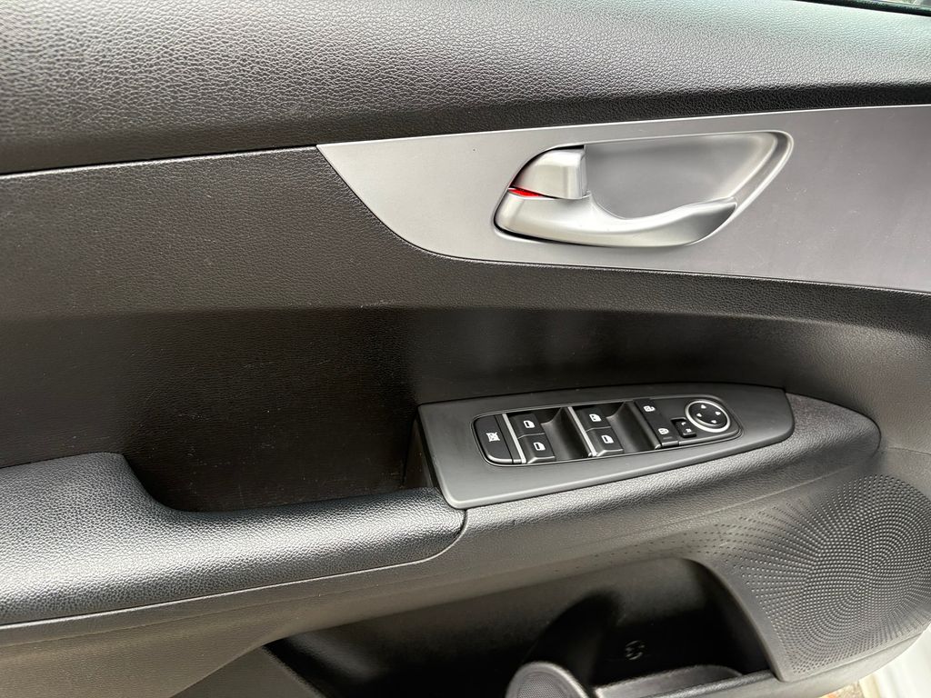 2023 Kia Forte LXS photo 12