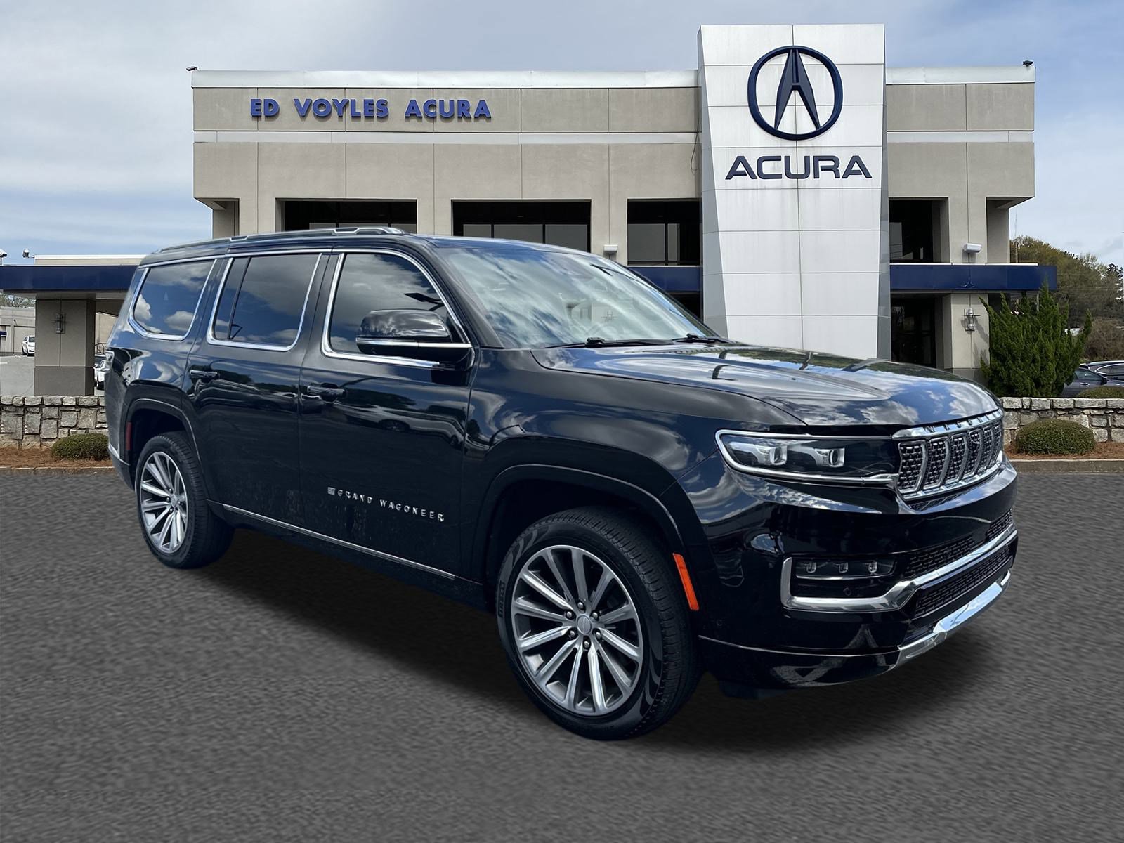 2023 Jeep Grand Wagoneer II photo 2