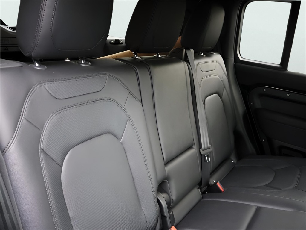 2023 Land Rover Defender 130 SE photo 12