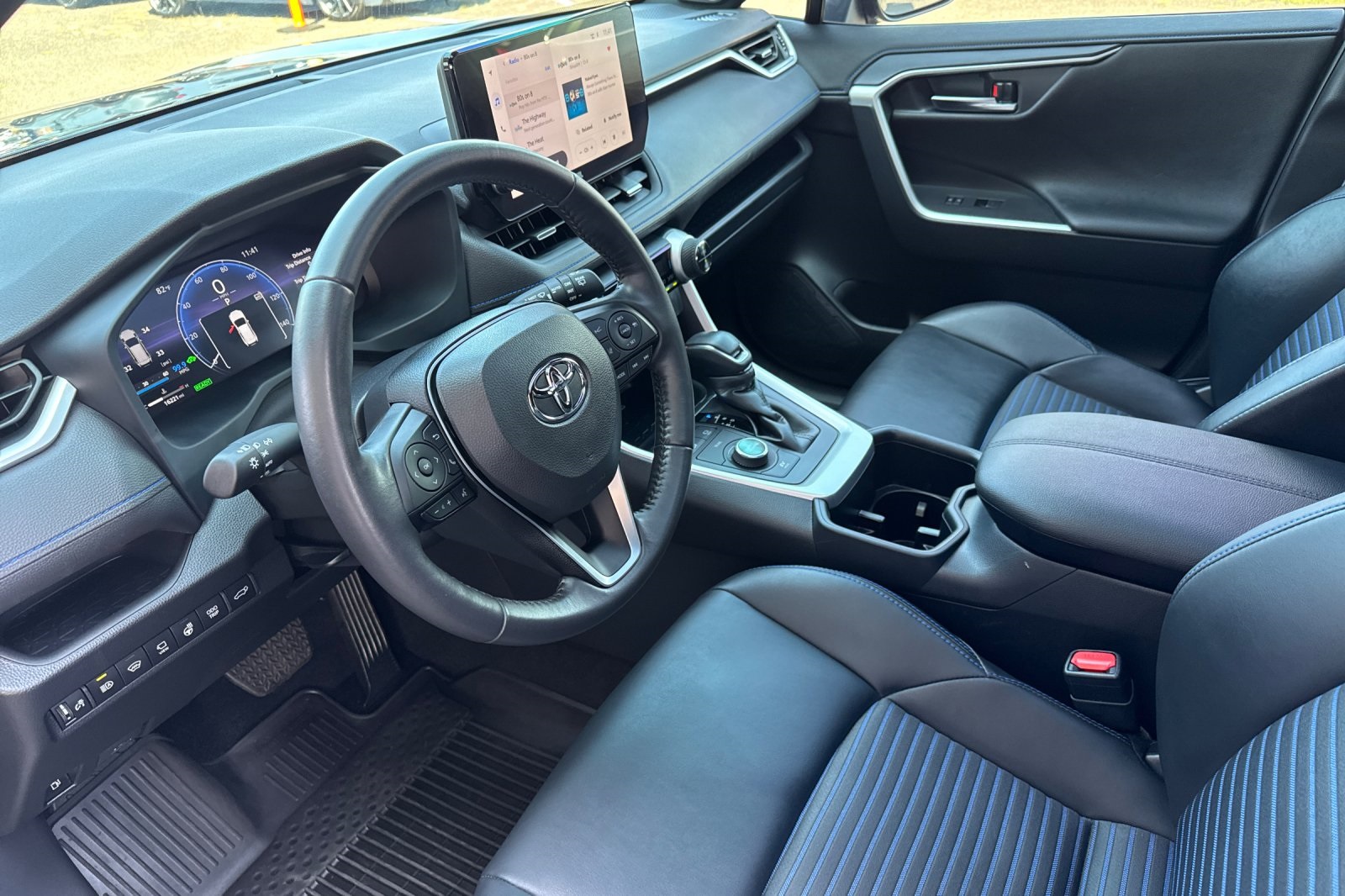 2024 Toyota RAV4 Hybrid XSE photo 10