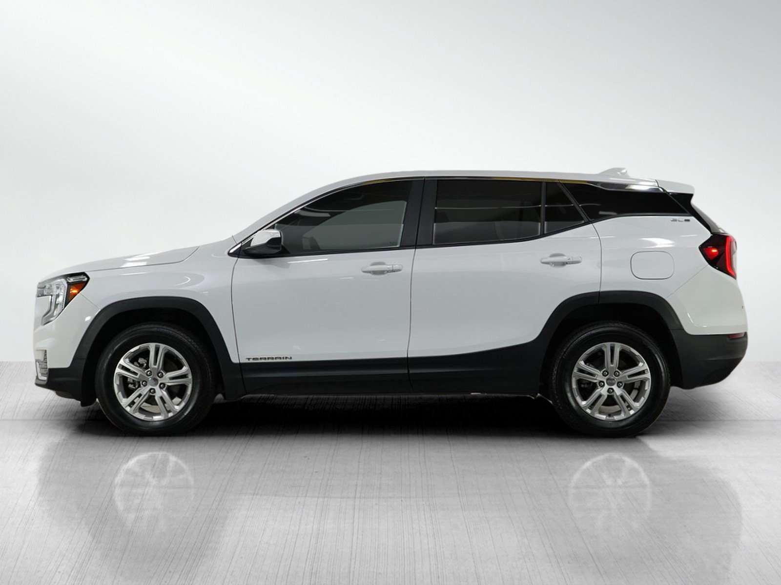 Used 2024 GMC Terrain SLE with VIN 3GKALTEG2RL312604 for sale in Bloomington, Minnesota