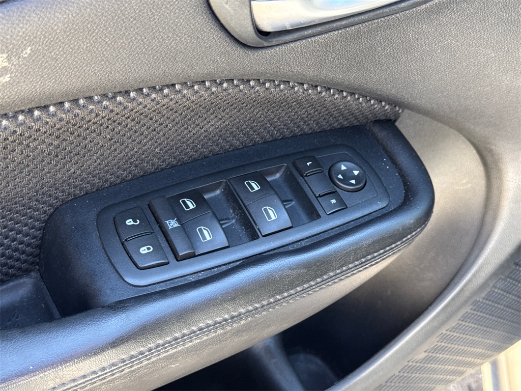 2016 Dodge Dart SE photo 6