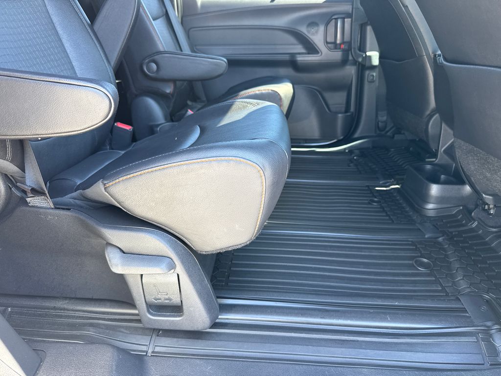 2023 Toyota Sienna XSE photo 15