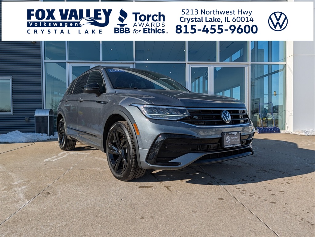 2024 Volkswagen Tiguan SE R-LINE BLACK's photo