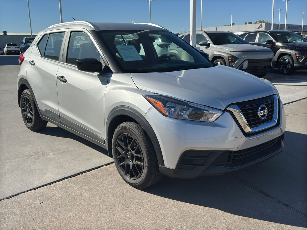2019 Nissan Kicks S photo 2