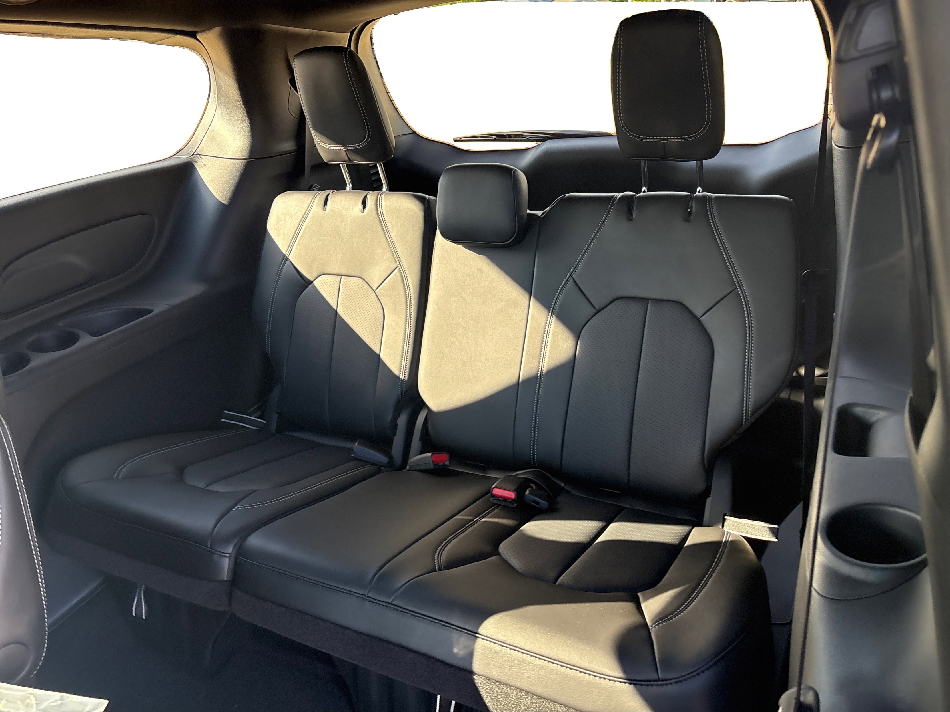 2026 Chrysler Pacifica photo 25