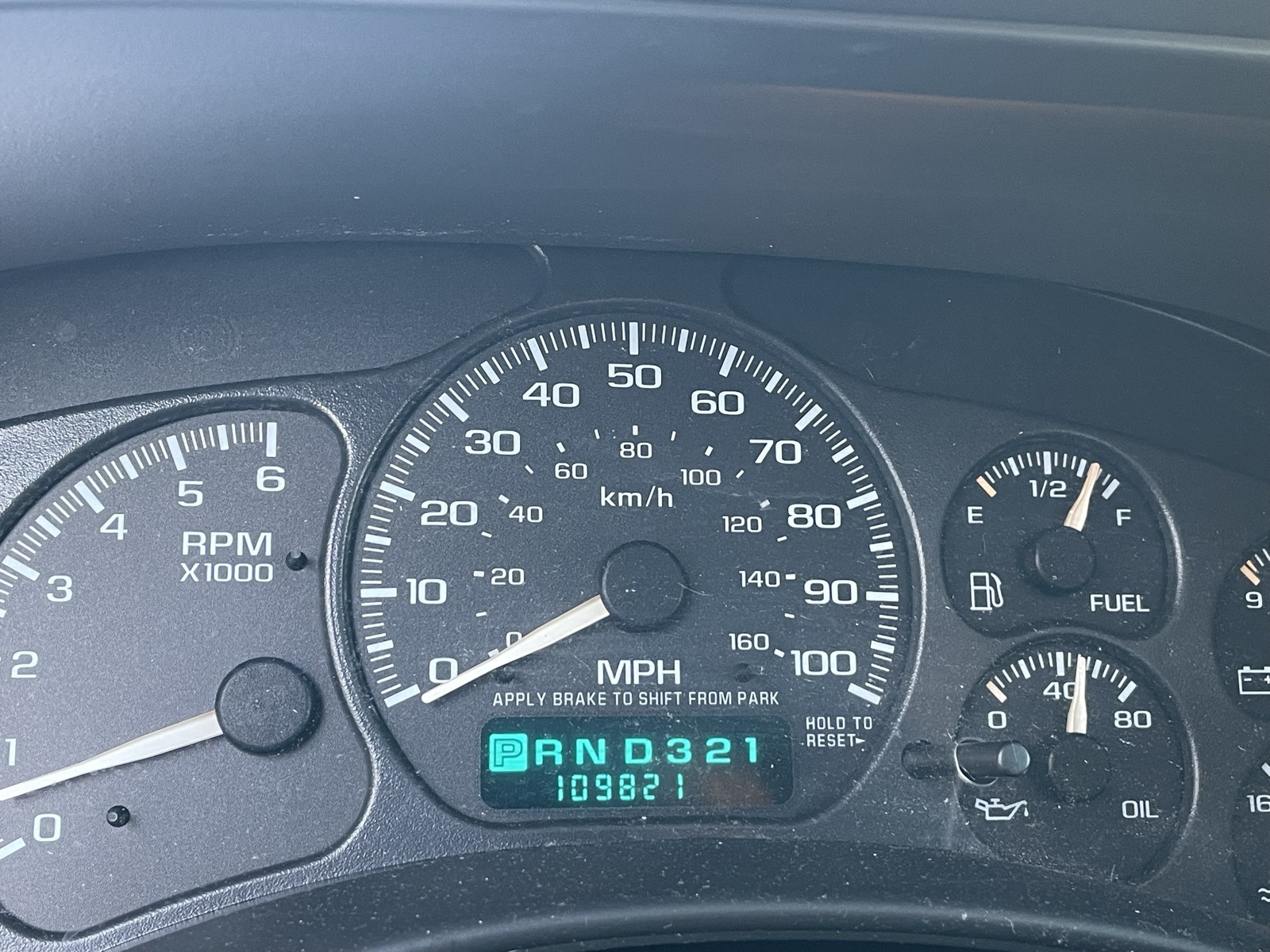 2002 Chevrolet Avalanche Base photo 2