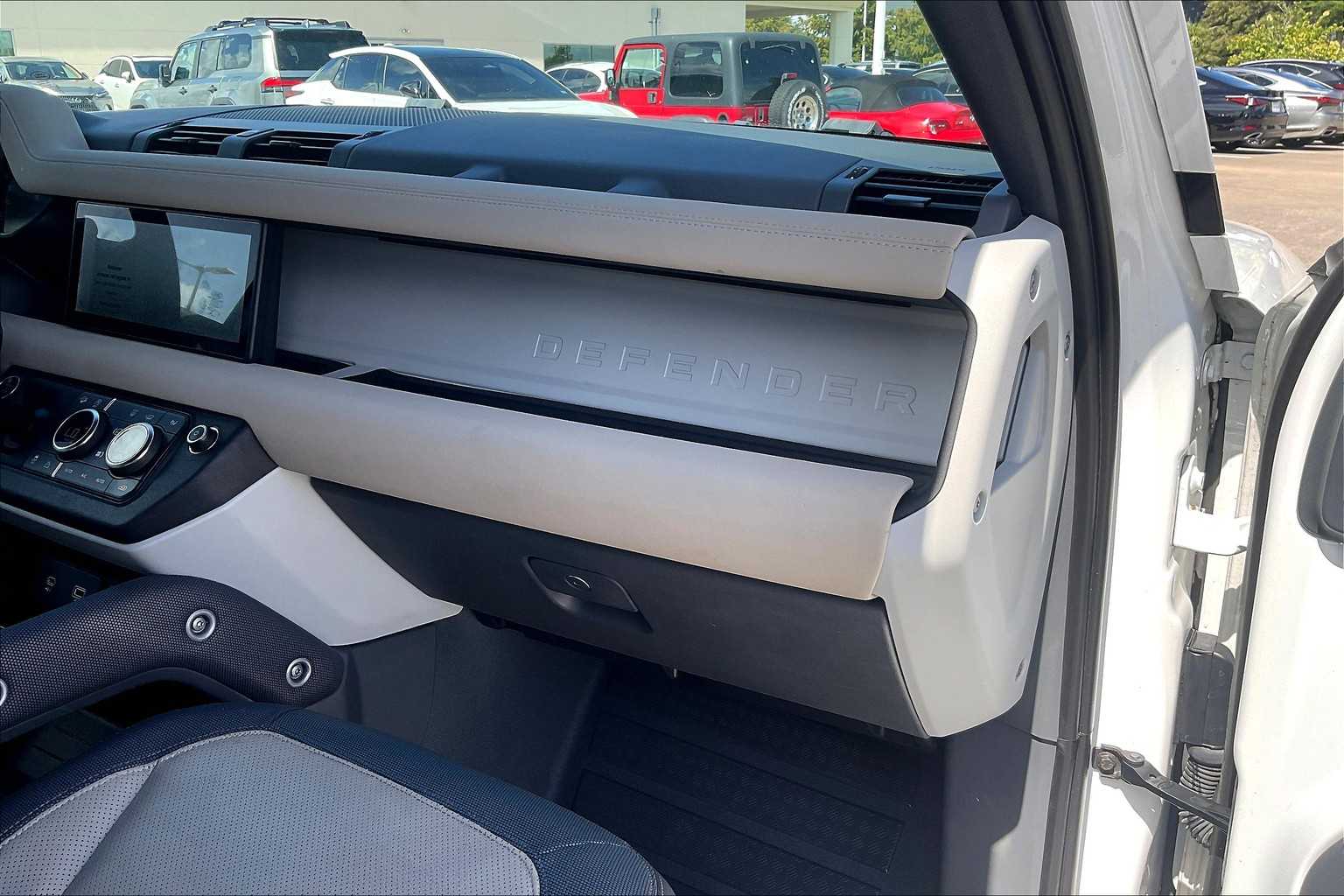 2022 Land Rover Defender X-Dynamic SE photo 15