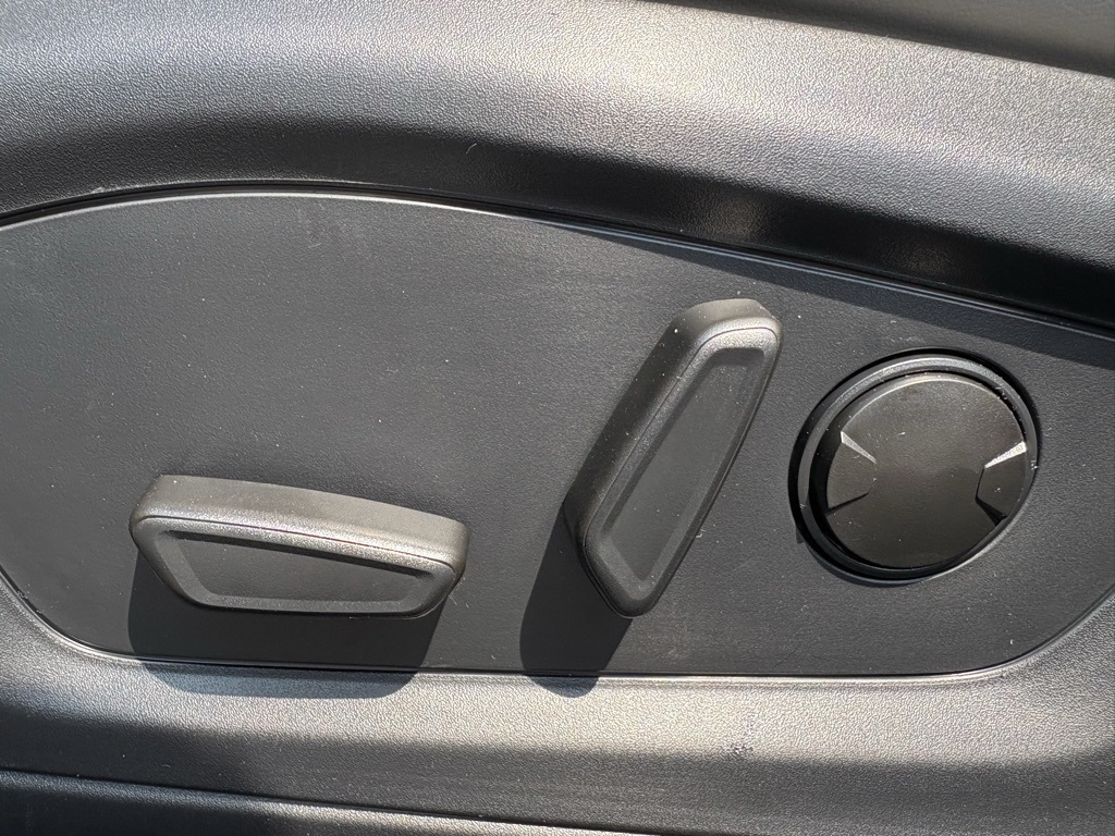 2025 Ford Explorer photo 20