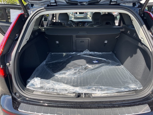 2026 Volvo V60 Cross Country B5 Plus photo 21