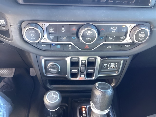 2024 Jeep Wrangler Sahara 4xe photo 22