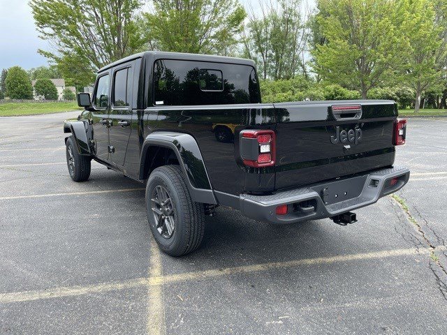 2025 Jeep Gladiator Sport S photo 3