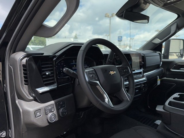 2025 Chevrolet Silverado 2500HD LT photo 6