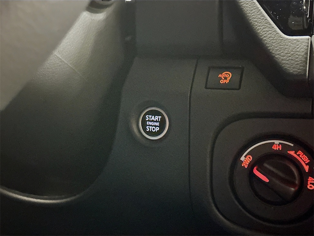 2025 Nissan Frontier PRO-4X photo 32