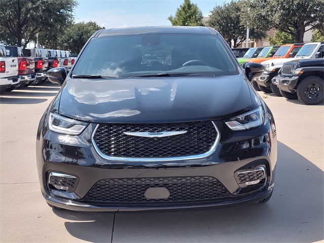 2026 Chrysler Pacifica photo 8