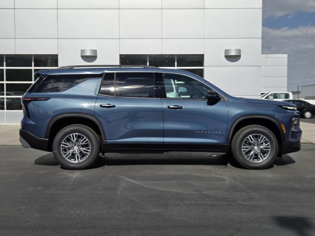 2025 Chevrolet Traverse photo 4