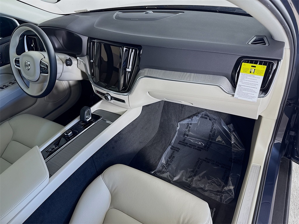 2026 Volvo V60 Cross Country B5 Plus photo 28