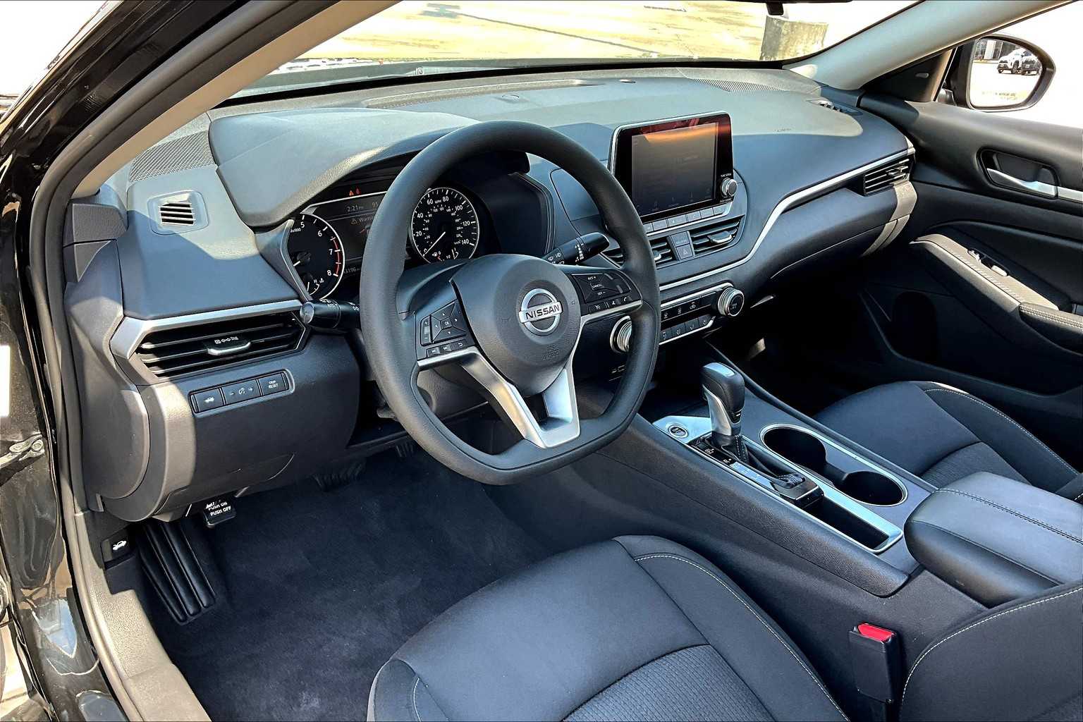 2022 Nissan Altima 2.5 SV photo 17