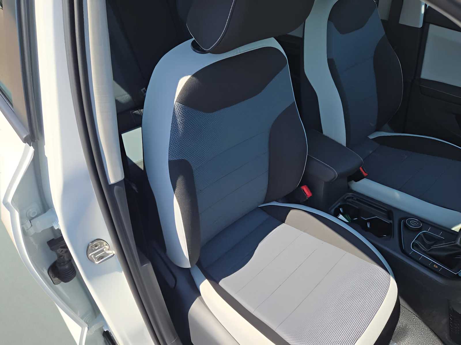 2025 Volkswagen Taos S photo 36
