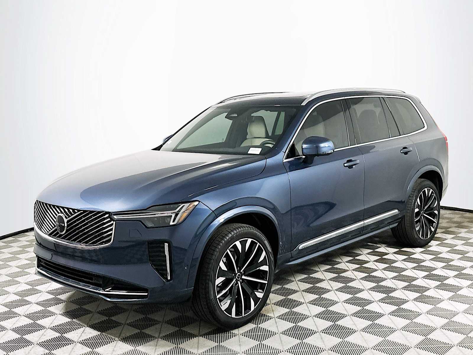 2025 Volvo XC90 AWD Plus photo 3