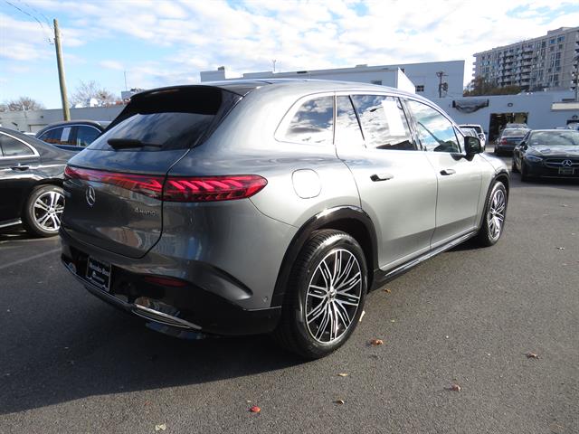 2023 Mercedes Benz EQS SUV 580 4MATIC photo 4