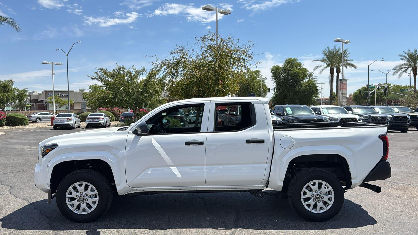 2025 Toyota Tacoma SR photo 4