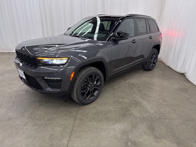 2025 Jeep Grand Cherokee Limited photo 3