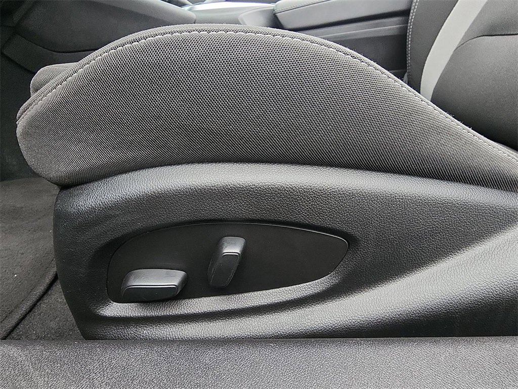 2023 Chevrolet Camaro 1LT photo 10