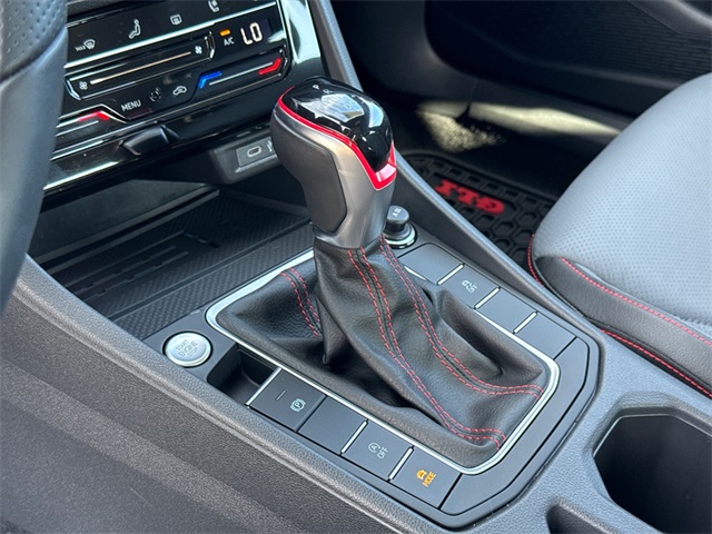 2025 Volkswagen Jetta GLI 2.0T Autobahn photo 24