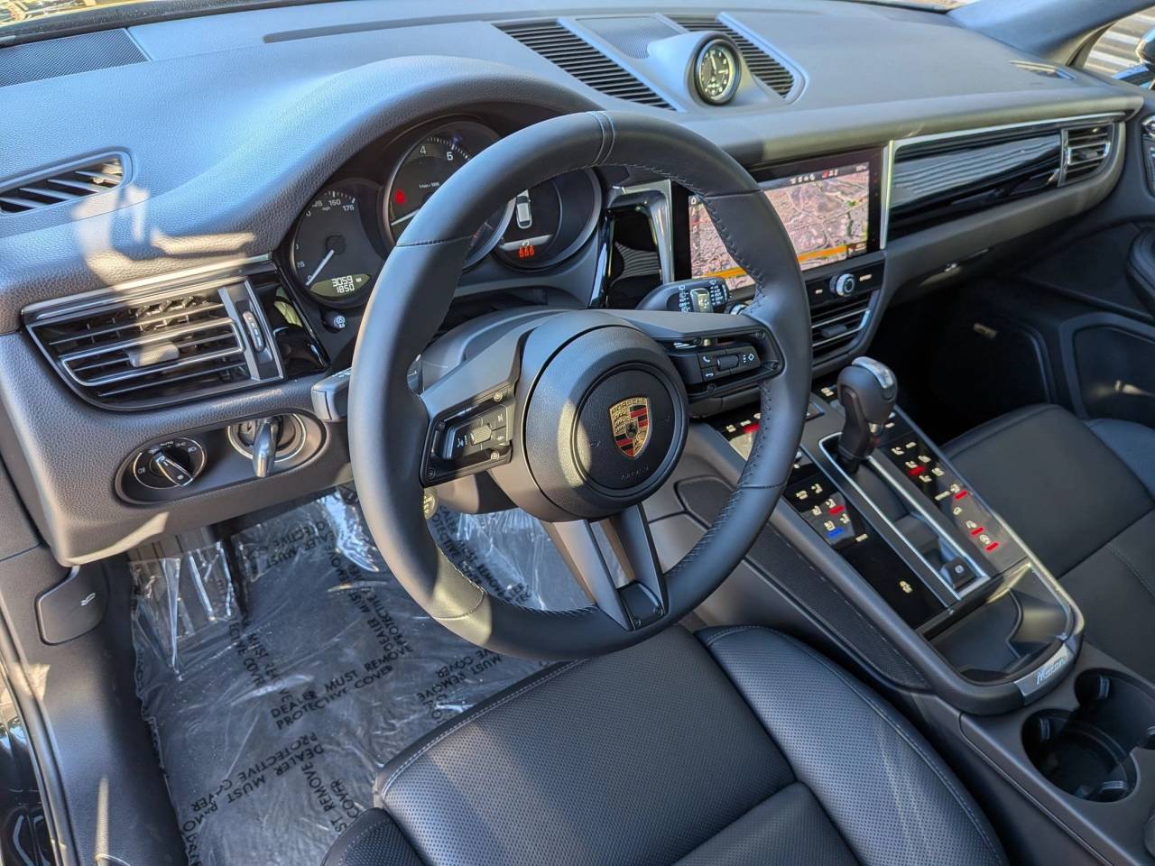 2025 Porsche Macan Base photo 4