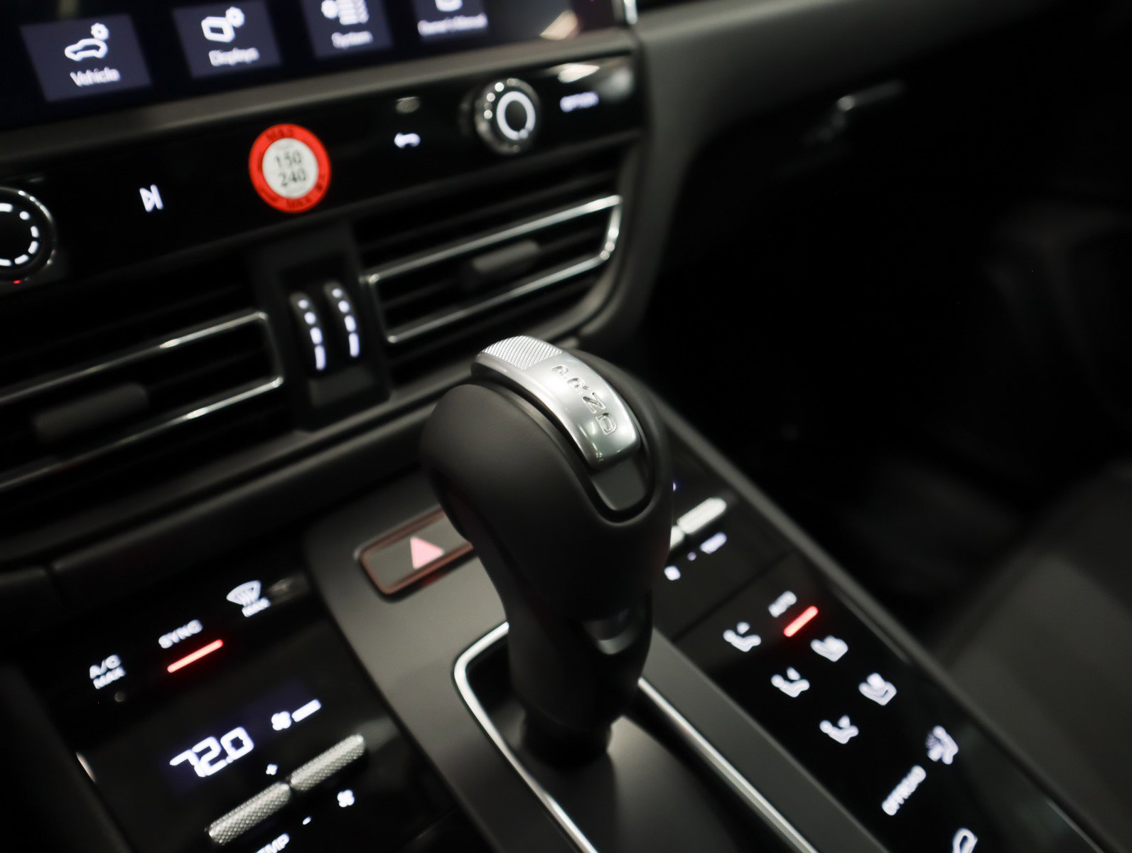 2026 Porsche Macan T photo 19