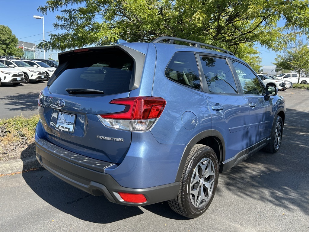 2023 Subaru Forester Premium photo 5