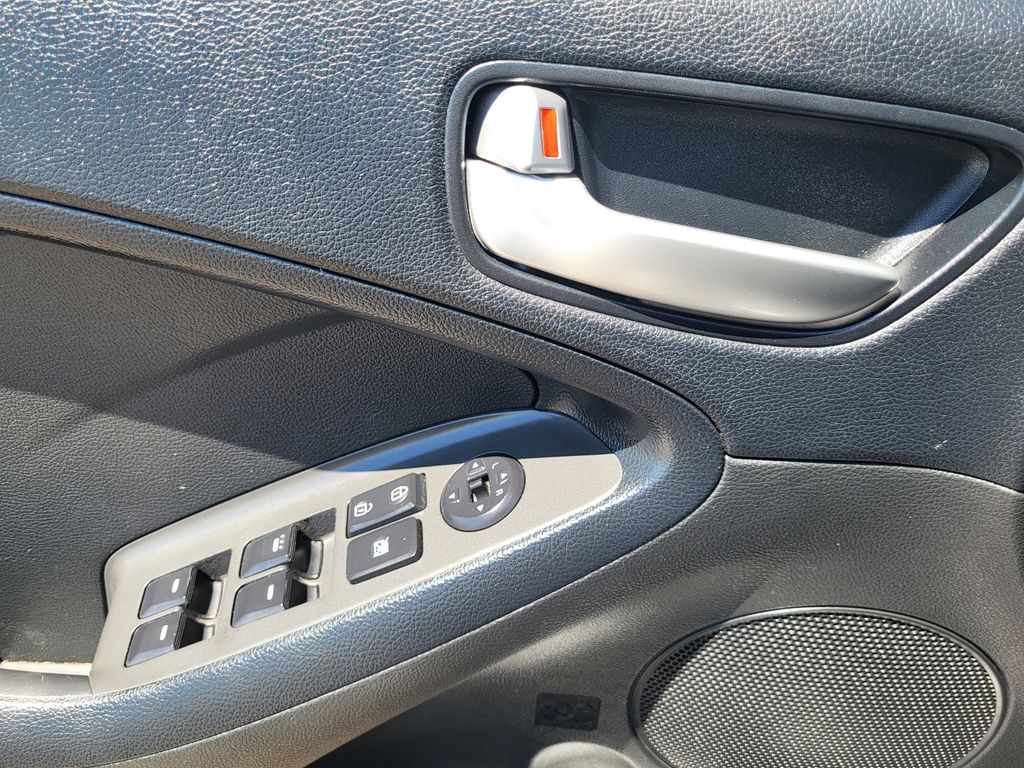 2017 Kia Forte LX Base photo 13