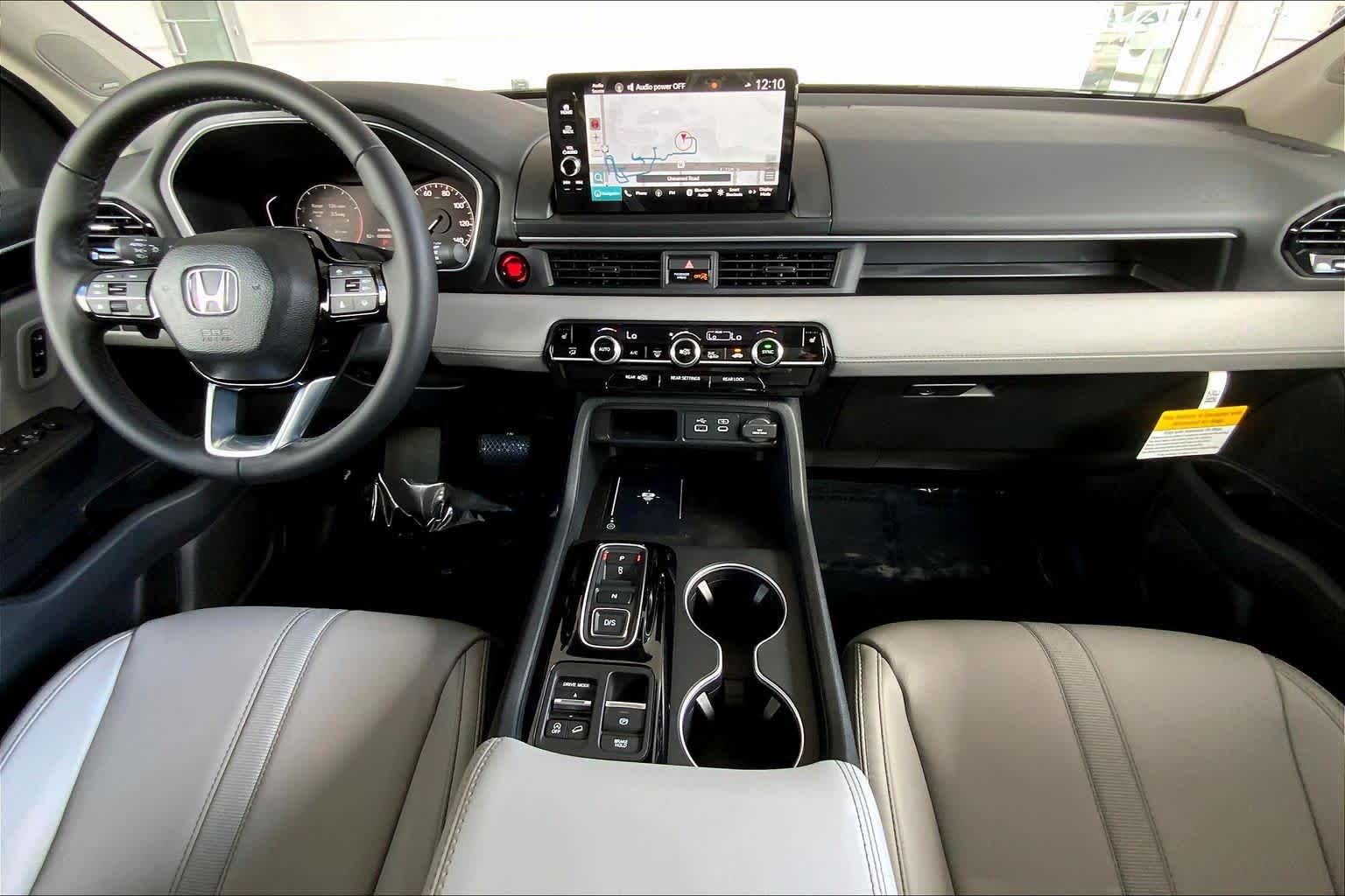 2025 Honda Pilot Touring photo 4