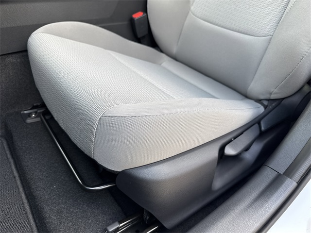 2025 Toyota Prius LE photo 11