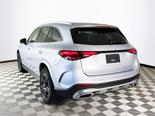 2026 Mercedes Benz GLC 300 photo 4