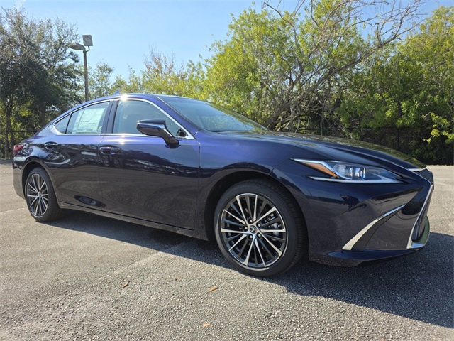 2025 Lexus ES 350's photo