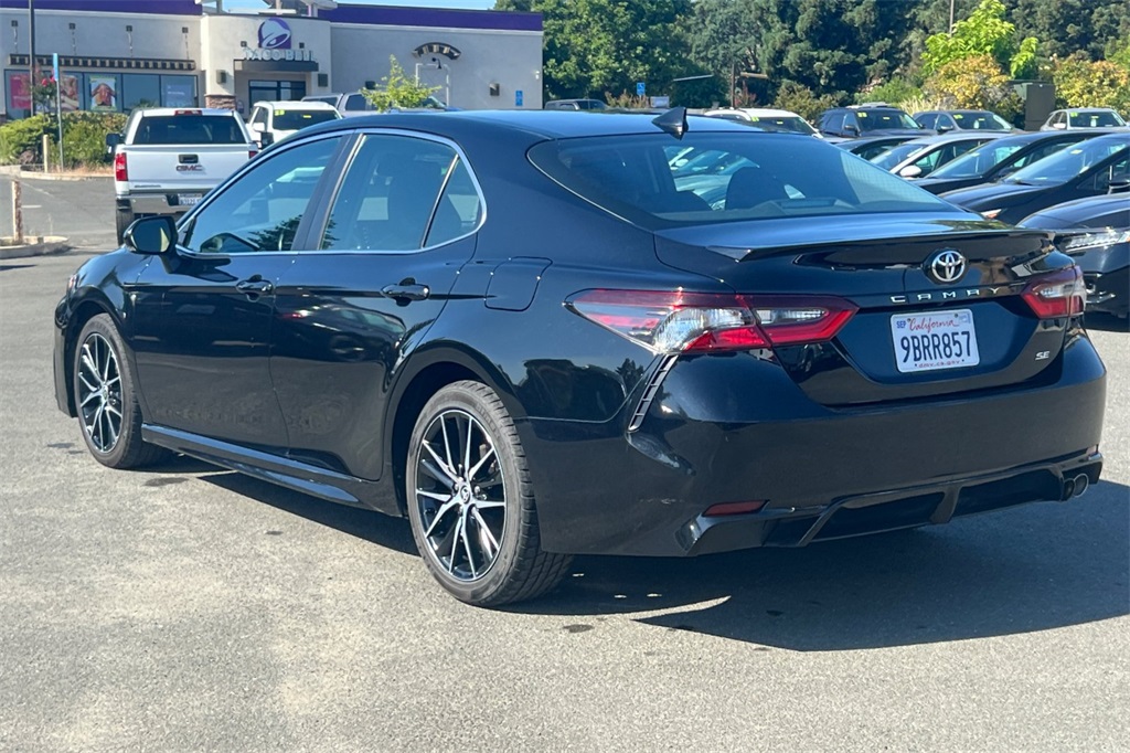 2022 Toyota Camry SE photo 3