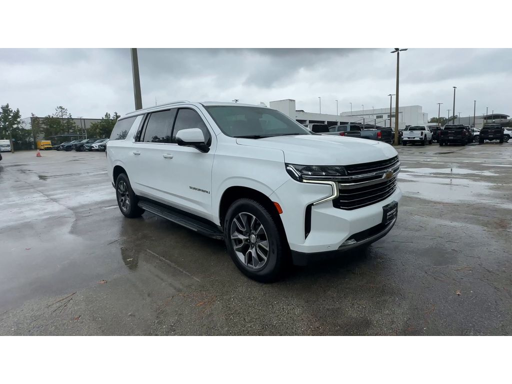 2021 Chevrolet Suburban LT photo 2
