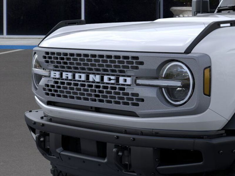 2025 Ford Bronco Badlands photo 8