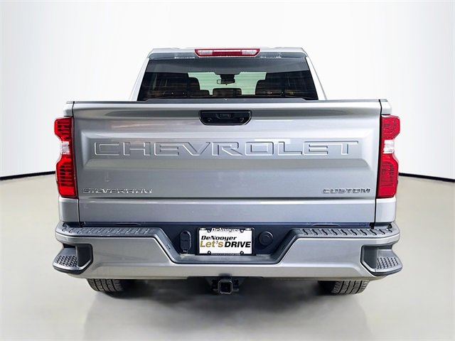 2024 Chevrolet Silverado 1500 Custom photo 3