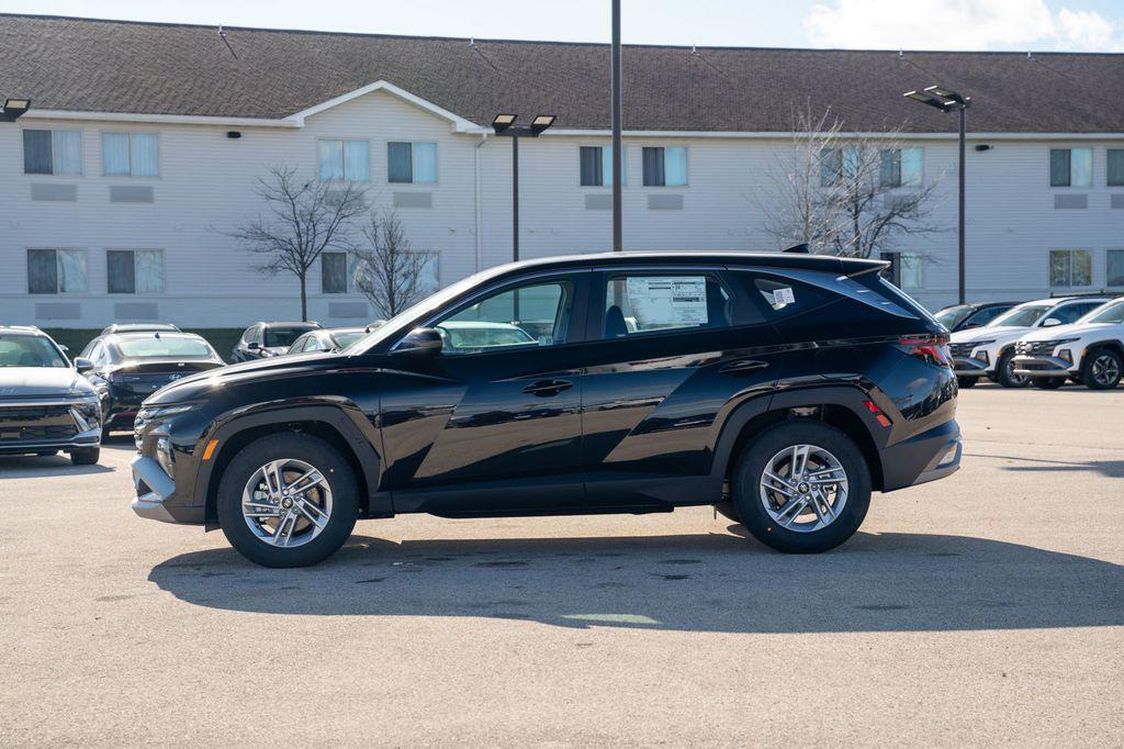 2025 Hyundai Tucson SE photo 3