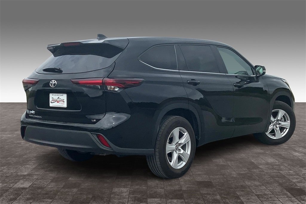 2024 Toyota Highlander LE photo 10
