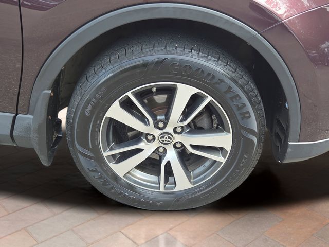 2017 Toyota RAV4 XLE photo 4